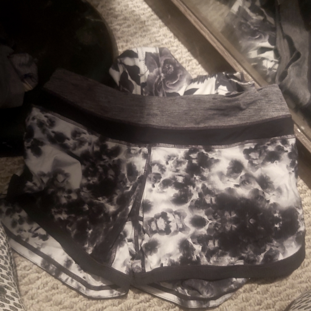 LULULEMON BUNDLE! SIZE 6
